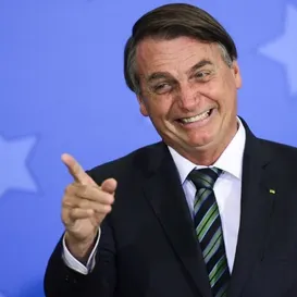 Bolsonaro deixa hospital após oito dias internado