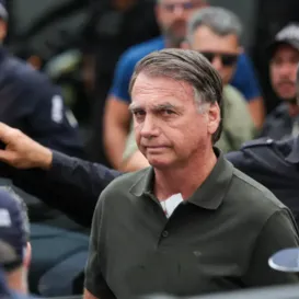 Pena de Bolsonaro deve ser cumprida até novembro de 2052