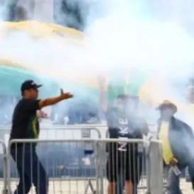 Câmara aprova redução de pena para Bolsonaro e aliados