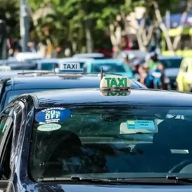 Niterói lança programa para ajudar taxistas a trocarem de carro