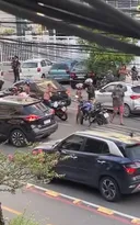 Imagem ilustrativa da imagem Acidente entre motos gera confusão na Zona Sul de Niterói; vídeo