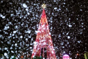 Imagem ilustrativa da imagem Acusação de superfaturamento suspende Natal na Baixada