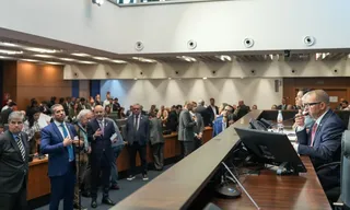 Imagem ilustrativa da imagem Alerj derruba veto e retoma 'gratificação faroeste'