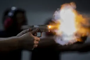 Imagem ilustrativa da imagem Armas e granadas ilegais apreendidas podem render prêmio em Niterói