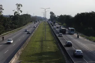 Imagem ilustrativa da imagem Arrastão na BR-101, em SG, tem tiros e fuga com ajuda de motorista de ônibus