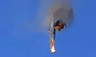 Imagem ilustrativa da imagem Balão com 22 pessoas pega fogo no ar e deixa mortos