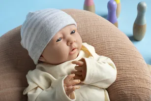 Imagem ilustrativa da imagem Bebê Reborn: vínculo afetivo pode ultrapassar o limite do saudável