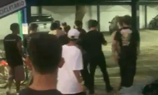 Imagem ilustrativa da imagem Briga generalizada é flagrada em tradicional clube de Niterói