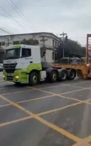 Imagem ilustrativa da imagem Caminhão bloqueia avenida em Niterói; vídeo