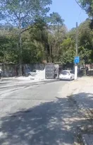 Imagem ilustrativa da imagem Caminhão tomba, derruba areia e interdita estrada em Niterói