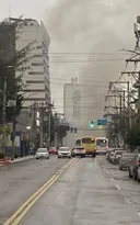 Imagem ilustrativa da imagem Carro pega fogo e interdita rua em São Gonçalo; vídeo