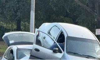 Imagem ilustrativa da imagem Carro vai parar em cima do outro na RJ-104, em Niterói