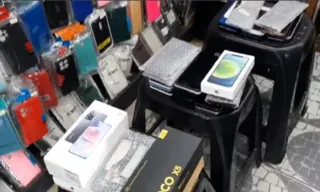 Imagem ilustrativa da imagem Comerciante é presa no Rio por vender celulares roubados; vídeo
