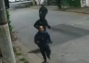 Imagem ilustrativa da imagem Criminosos tentam invadir casas e fogem pulando telhados