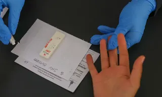 Imagem ilustrativa da imagem Dezembro vermelho: Brasil quer mais Prep no combate ao HIV