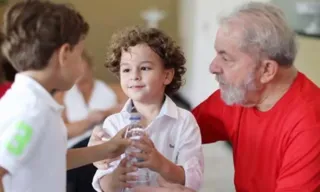 Imagem ilustrativa da imagem Dono de perfil fake que atacou neto de Lula é de SG