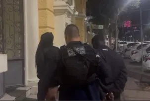 Imagem ilustrativa da imagem Dupla é presa por tráfico e receptação de carro roubado em Niterói