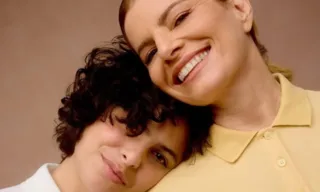 Imagem ilustrativa da imagem Filha de Debora Bloch se casa com cantora; veja vídeo