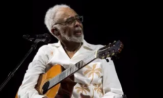 Imagem ilustrativa da imagem Gil vai às lágrimas com homenagem de Geraldo Azevedo; vídeo