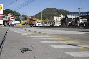 Imagem ilustrativa da imagem Homem é encontrado baleado na RJ-104, em São Gonçalo