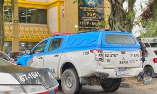 Imagem ilustrativa da imagem Homem é preso com arma e radiotransmissores em São Gonçalo