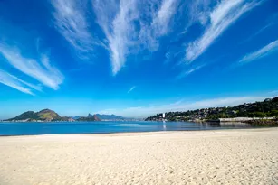 Imagem ilustrativa da imagem Homem morre na praia de Charitas, em Niterói