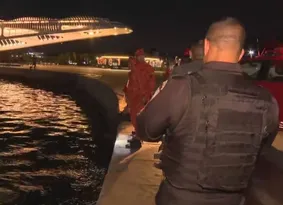 Imagem ilustrativa da imagem Identificado homem que caiu com carro na Baía de Guanabara