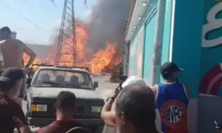 Imagem ilustrativa da imagem Incêndio atinge Ceasa e mobiliza bombeiros no Rio; vídeo