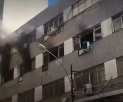 Imagem ilustrativa da imagem Incêndio atinge famosa escola de teatro musical no Rio