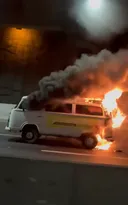 Imagem ilustrativa da imagem Incêndio em kombi interdita túnel na Zona Sul do Rio; vídeo