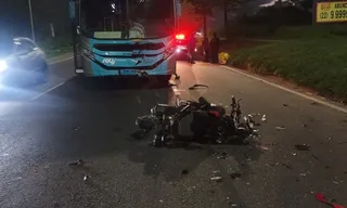 Imagem ilustrativa da imagem Jovem morre em acidente de moto na Avenida Brasil