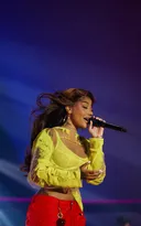 Imagem ilustrativa da imagem Ludmilla e MC Cabelinho cantam de graça para comerciários no Rio