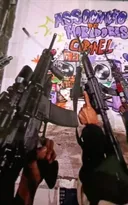 Imagem ilustrativa da imagem Madrugada de guerra tem preso com fuzil e carro todo furado em Niterói