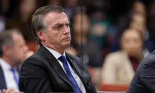 Imagem ilustrativa da imagem Médico é chamado à casa de Bolsonaro após crise de soluços e vômitos