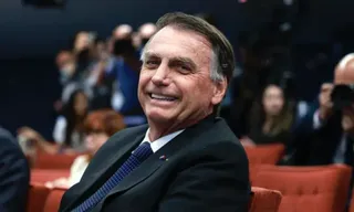 Imagem ilustrativa da imagem Internado, Bolsonaro passa por terceira cirurgia desde o Natal