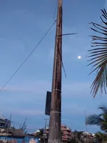 Imagem ilustrativa da imagem Moradores alertam para poste da Enel prestes a cair na Região Oceânica de Niterói