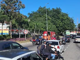 Imagem ilustrativa da imagem Motociclista fica ferido ao cair na RJ-104, em Niterói
