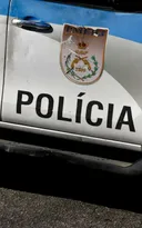Imagem ilustrativa da imagem Motorista joga carro contra assaltantes, mas acaba baleado no Rio