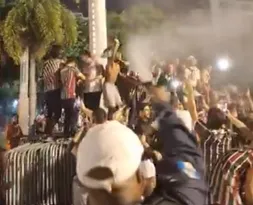 Imagem ilustrativa da imagem PM joga spray de pimenta em torcedores do Fluminense; vídeo
