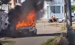 Imagem ilustrativa da imagem Paciente em surto coloca fogo em ambulância em São Gonçalo