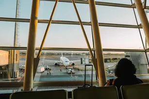 Imagem ilustrativa da imagem Passageira é presa em aeroporto após falsa ameaça de bomba