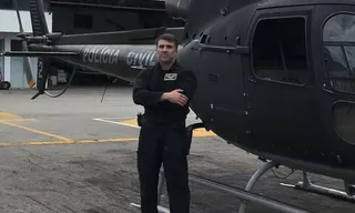 Imagem ilustrativa da imagem Piloto de Niterói baleado fica de pé pela primeira vez