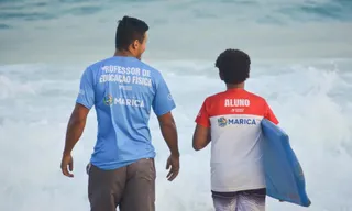 Imagem ilustrativa da imagem Projeto leva bodyboard gratuito para praia de Maricá