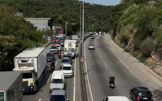 Imagem ilustrativa da imagem RJ-104 engarrafada por causa de obra na Alameda, em Niterói