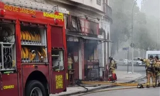 Imagem ilustrativa da imagem Restaurante tradicional pega fogo no Rio; vídeo