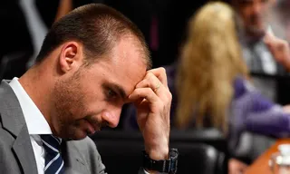 Imagem ilustrativa da imagem STF avança para tornar Eduardo Bolsonaro réu por coação