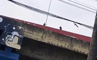 Imagem ilustrativa da imagem Tiroteio termina com suspeito morto na Linha Vermelha