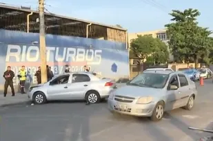 Imagem ilustrativa da imagem Trabalhadores mortos dentro de carro a caminho da Ceasa no Rio