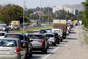 Imagem ilustrativa da imagem Trânsito complicado na BR-101, entre São Gonçalo e Niterói