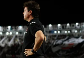 Imagem ilustrativa da imagem Vasco tropeça em casa e segue sem vencer após goleada na Sul-Americana